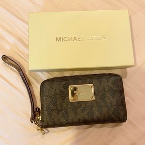 Michael Kors Wristlet